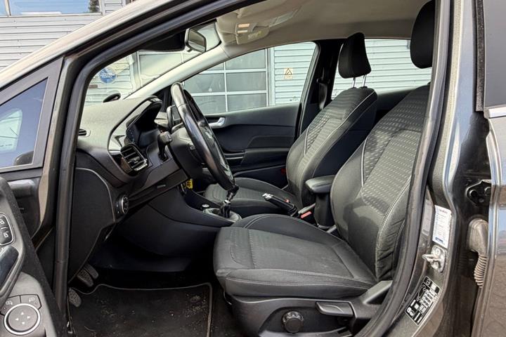 Grå Ford Fiesta fra 2018