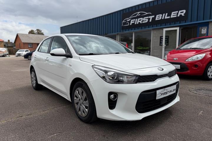 undefined Kia Rio fra 2017 set udefra