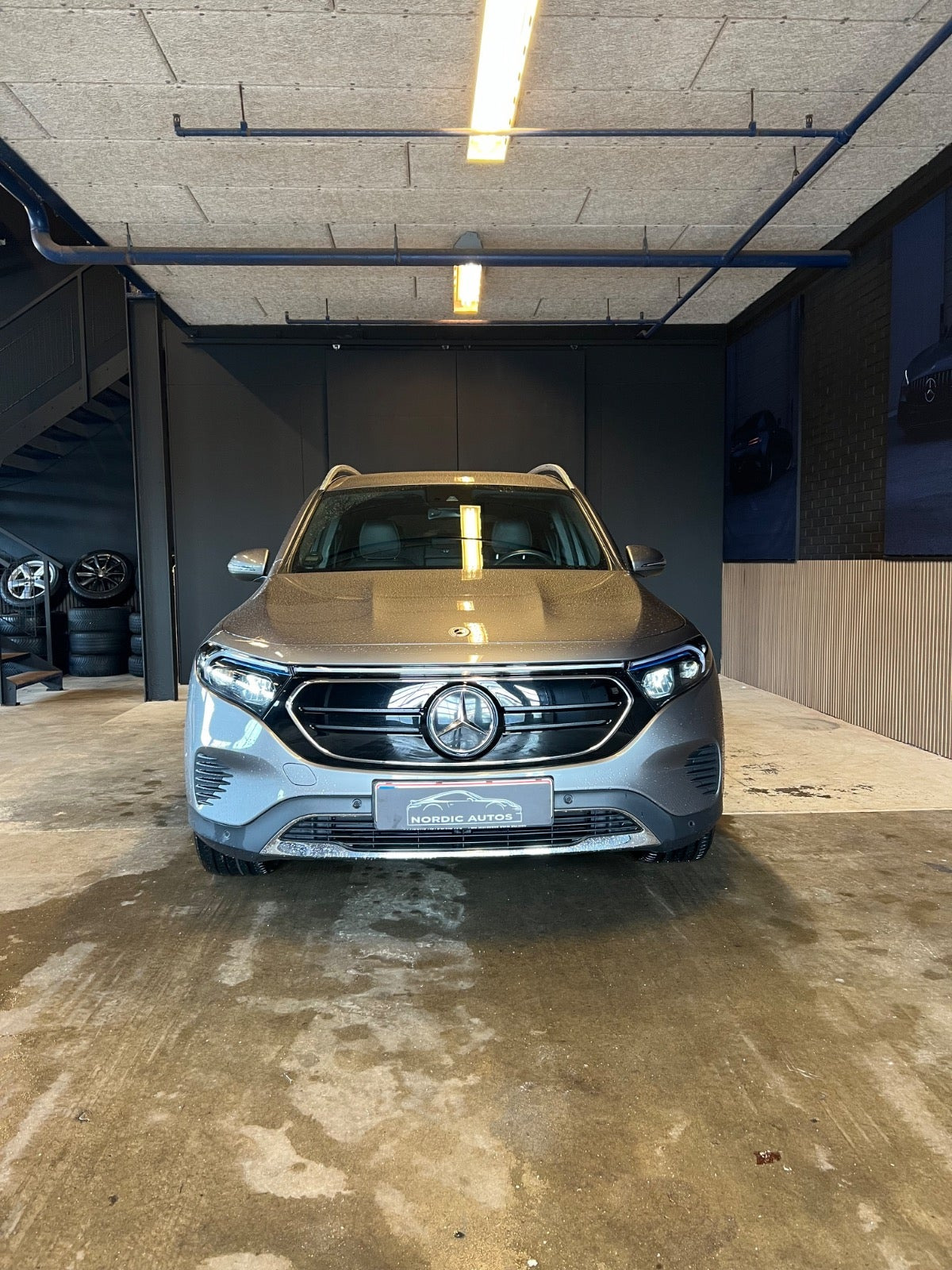 Grå Mercedes EQB250 fra 2022
