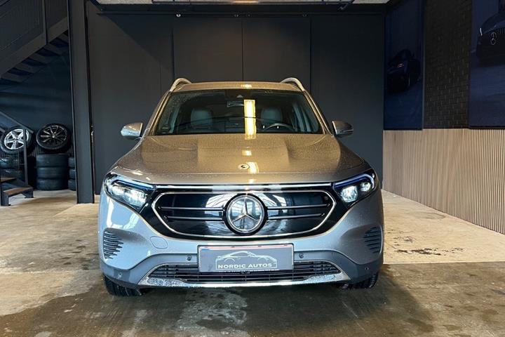 Grå Mercedes EQB250 fra 2022