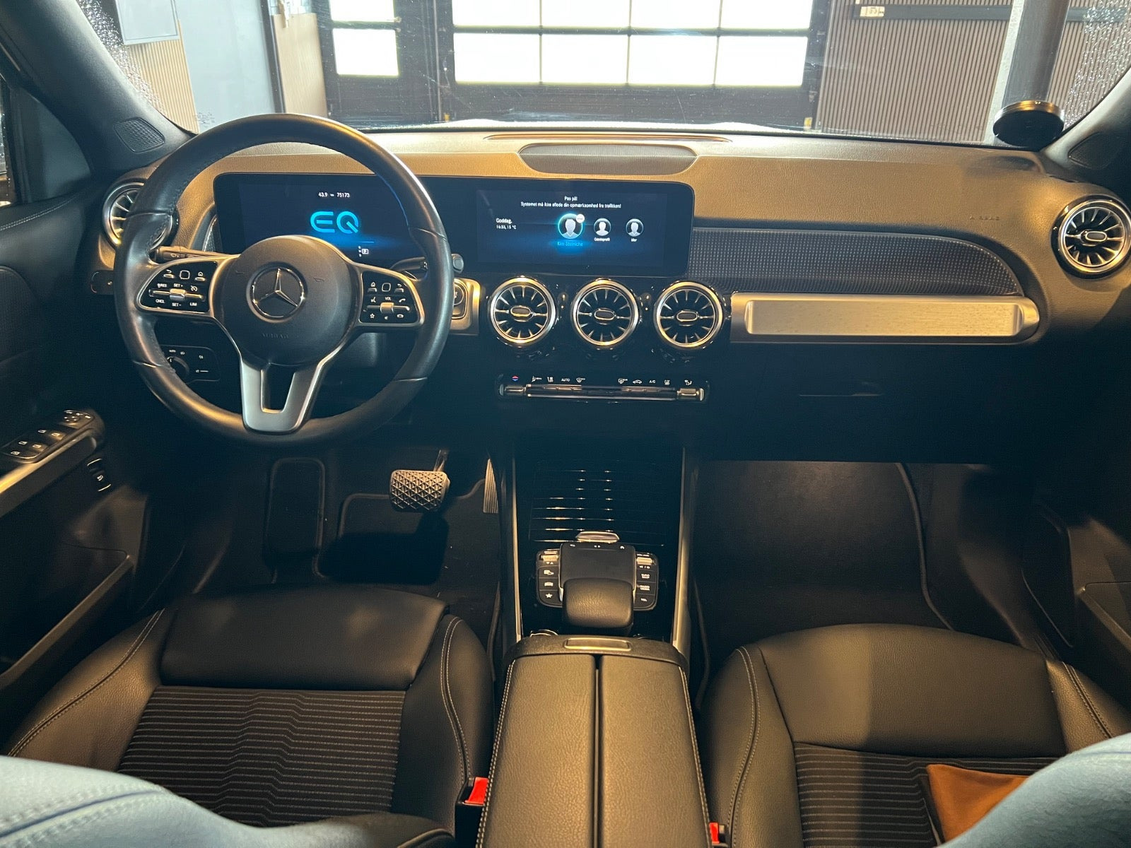 Grå Mercedes EQB250 fra 2022