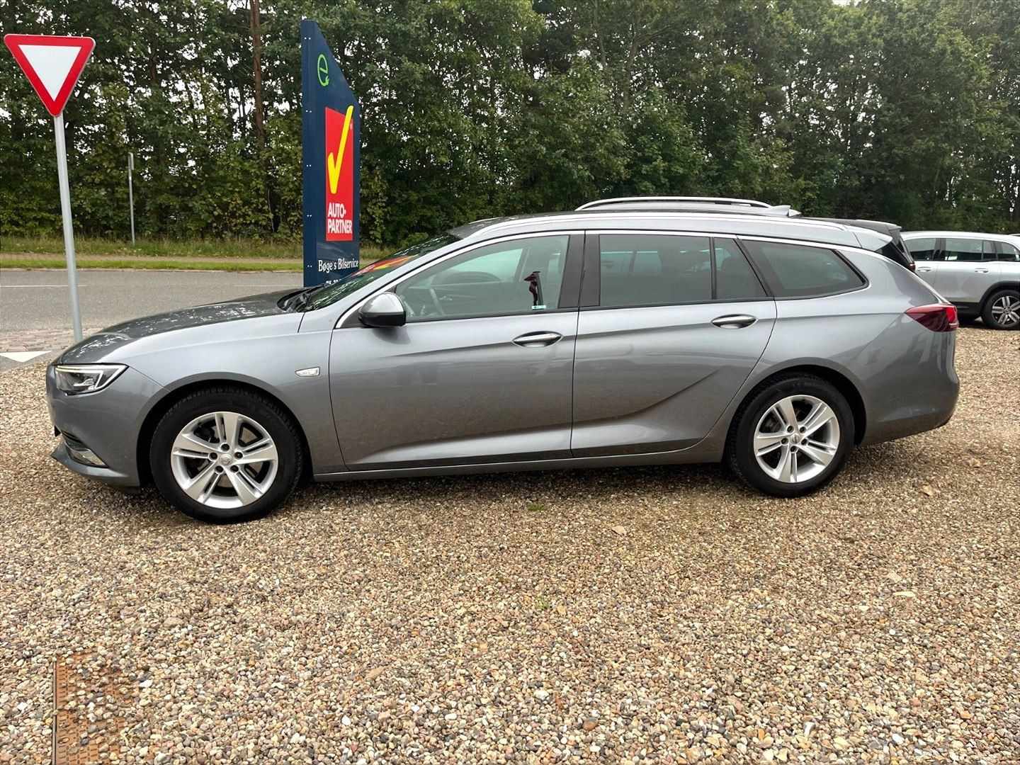 Grå Opel Insignia fra 2018