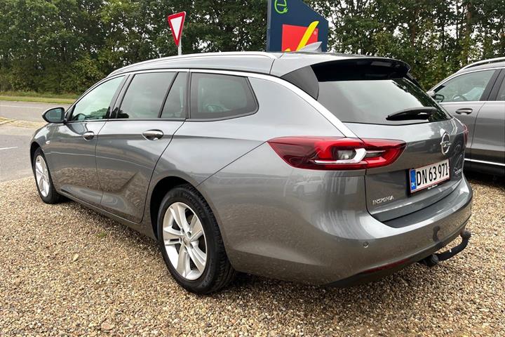 Grå Opel Insignia fra 2018