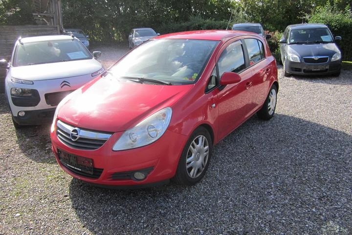 Rød Opel Corsa fra 2010