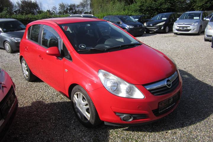 Rød Opel Corsa fra 2010
