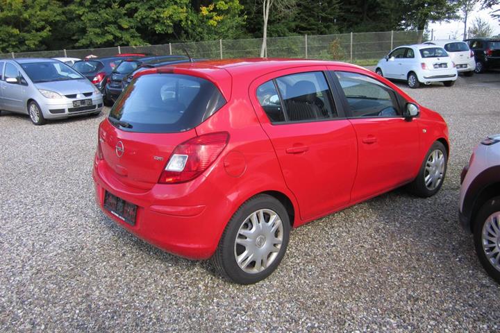 Rød Opel Corsa fra 2010