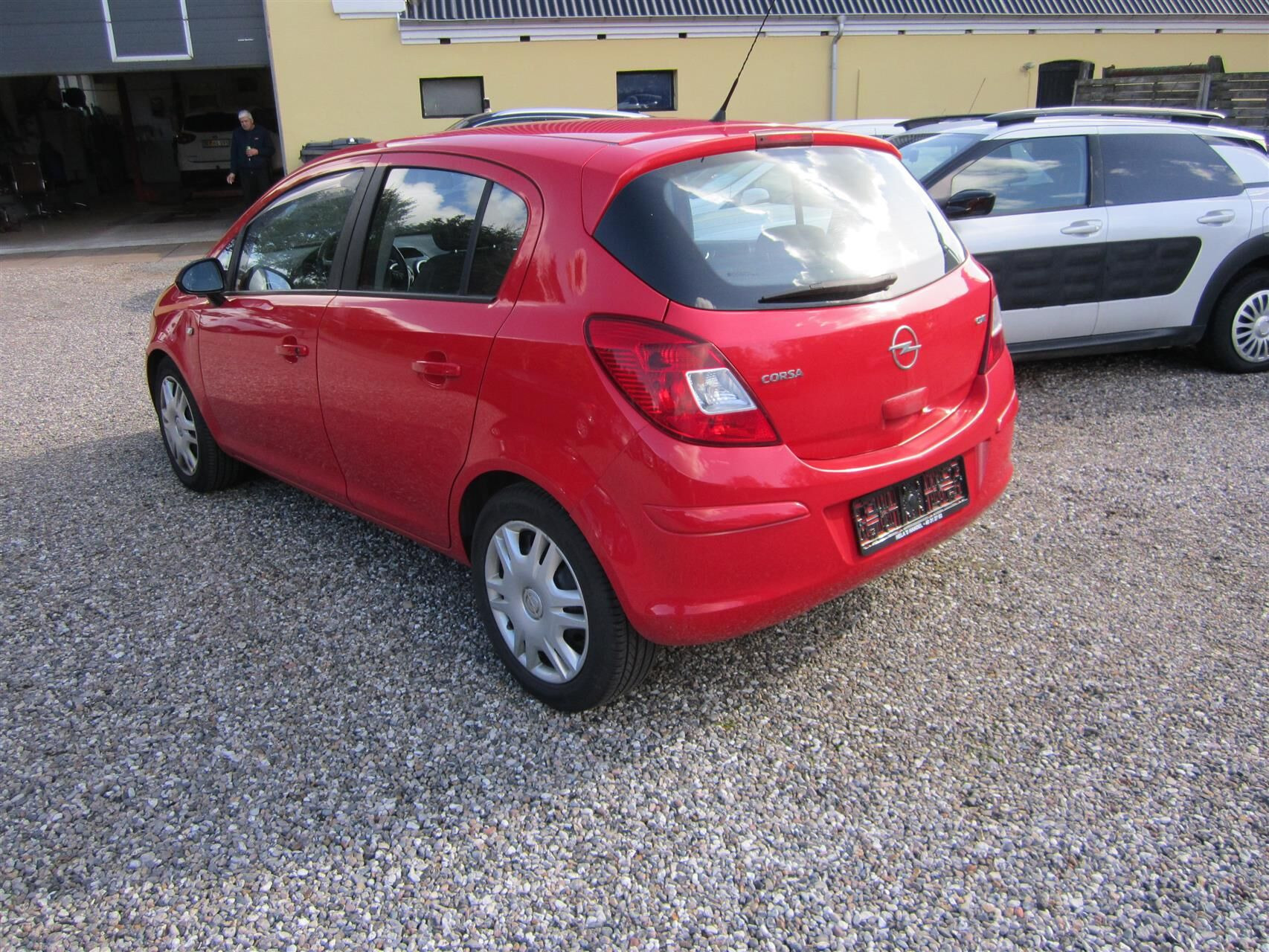 Rød Opel Corsa fra 2010