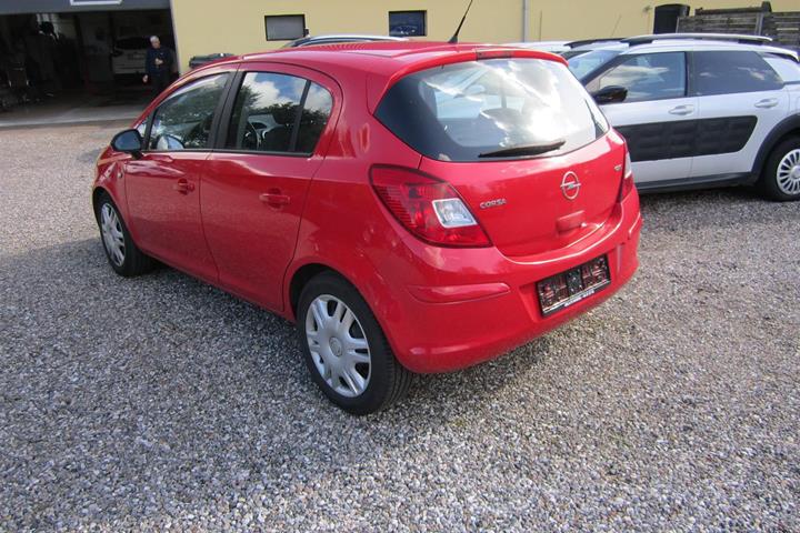 Rød Opel Corsa fra 2010