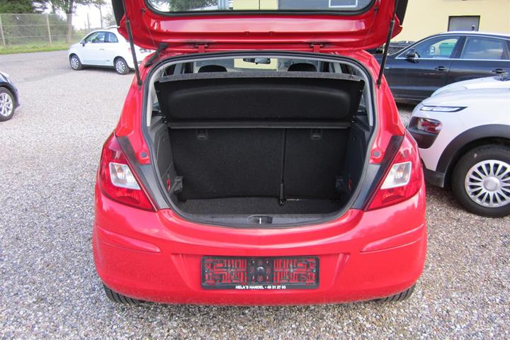 Rød Opel Corsa fra 2010