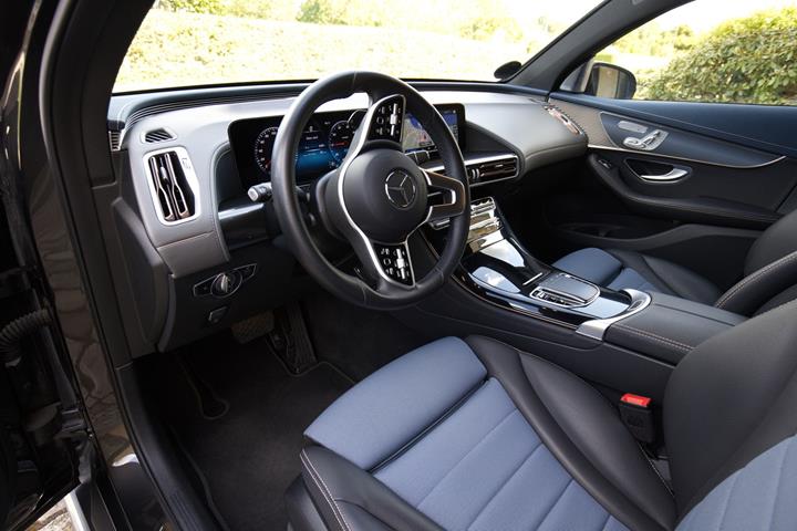 Grå Mercedes EQC fra 2020