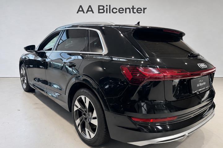 Sort Audi e-tron fra 2023