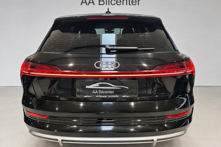 Sort Audi e-tron fra 2023