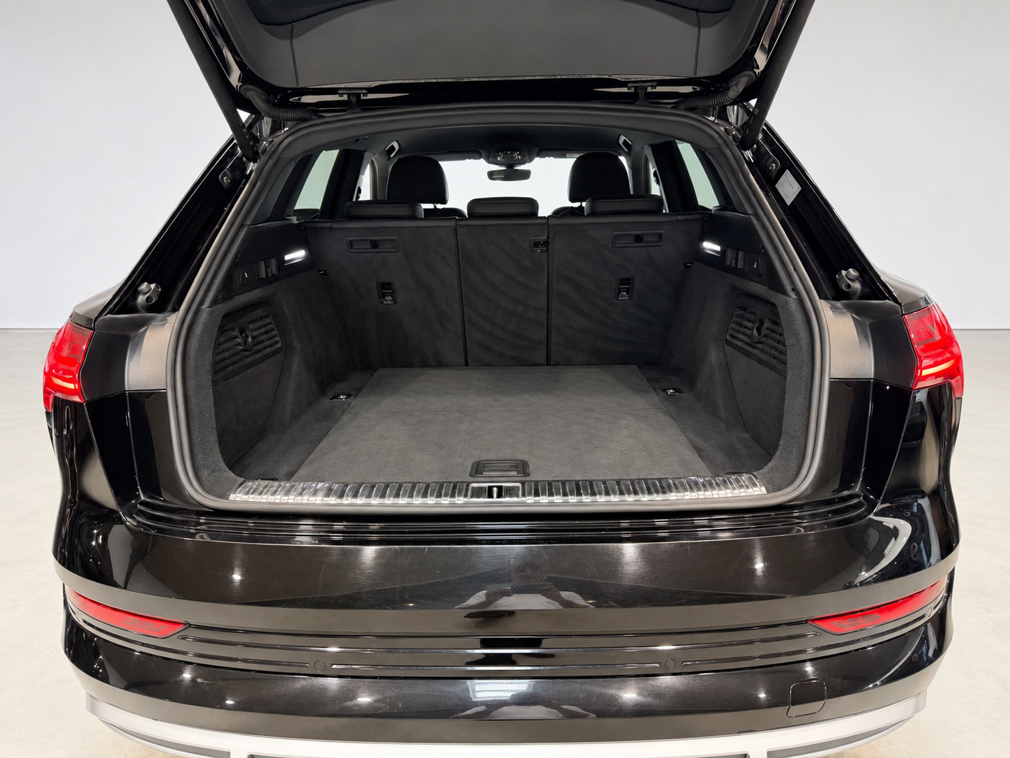 Sort Audi e-tron fra 2023