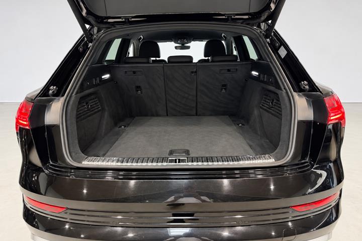 Sort Audi e-tron fra 2023