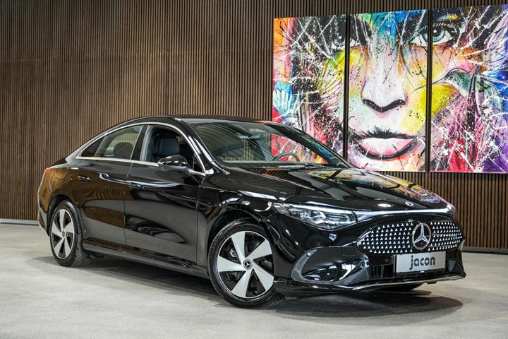 Sort Mercedes CLA250+ fra 2025 set udefra