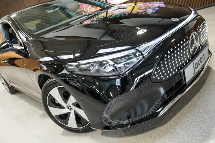 Sort Mercedes CLA250+ fra 2025