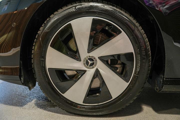 Sort Mercedes CLA250+ fra 2025