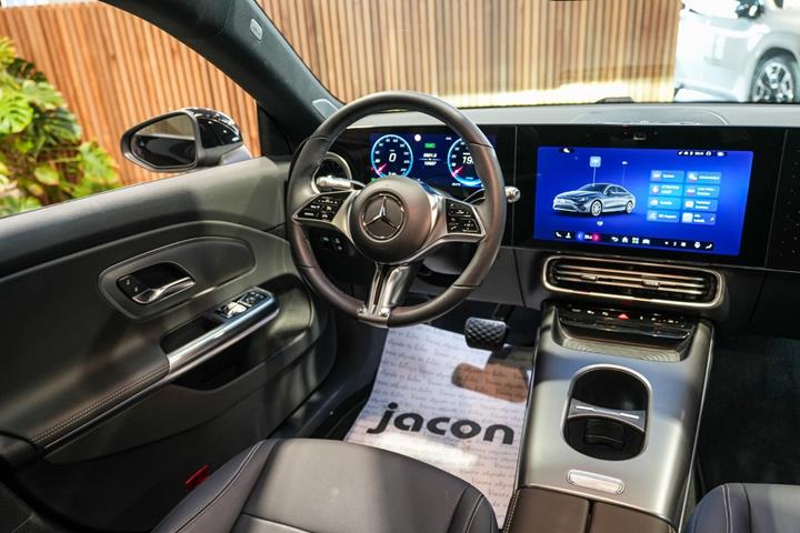 Sort Mercedes CLA250+ fra 2025