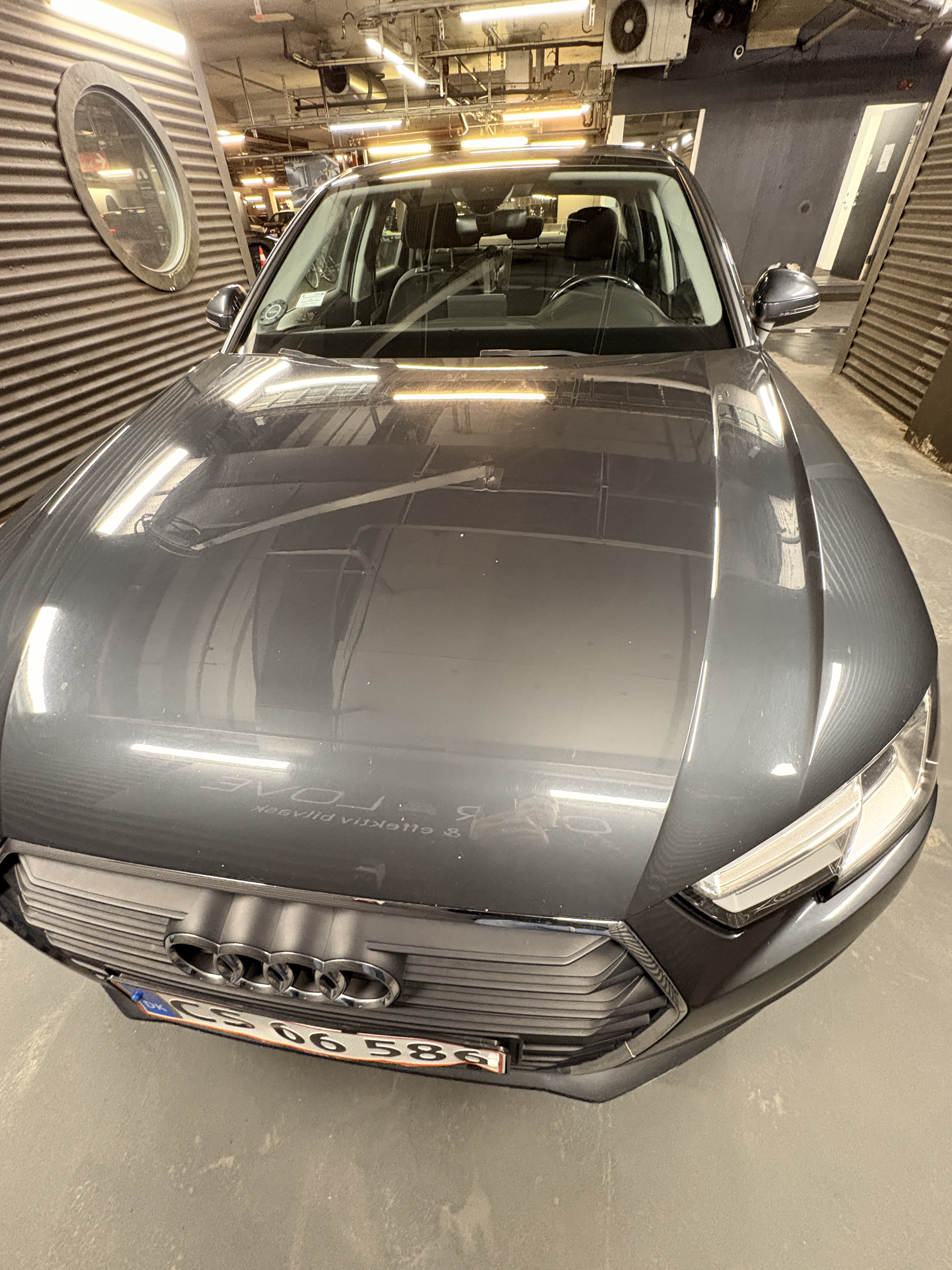 Grå Audi A4 fra 2016