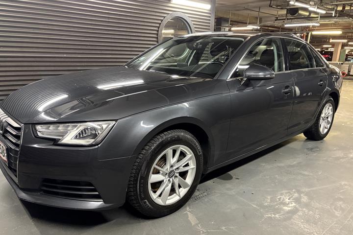 Grå Audi A4 fra 2016