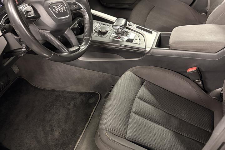 Grå Audi A4 fra 2016