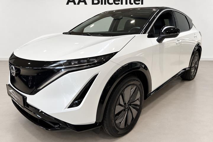 Hvid Nissan Ariya fra 2024 set udefra