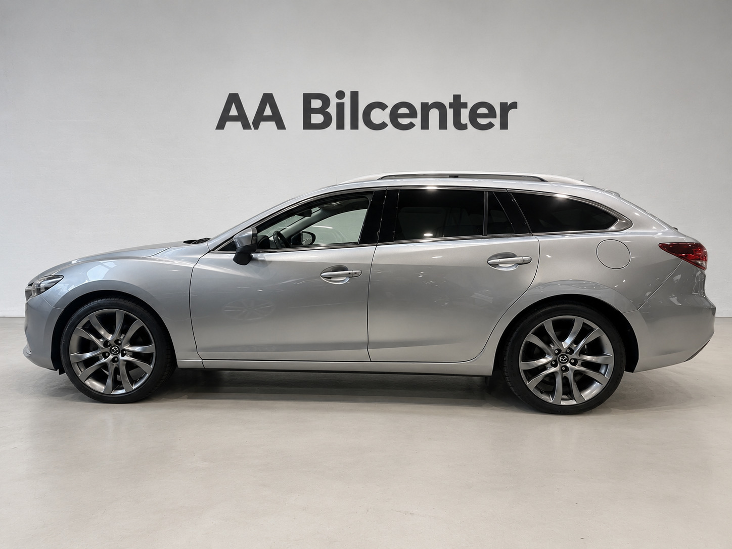 Grå Mazda 6 fra 2013
