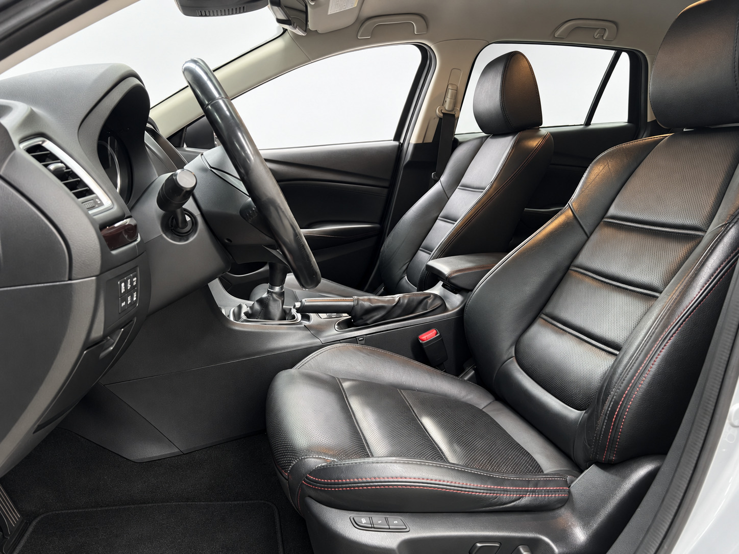 Grå Mazda 6 fra 2013