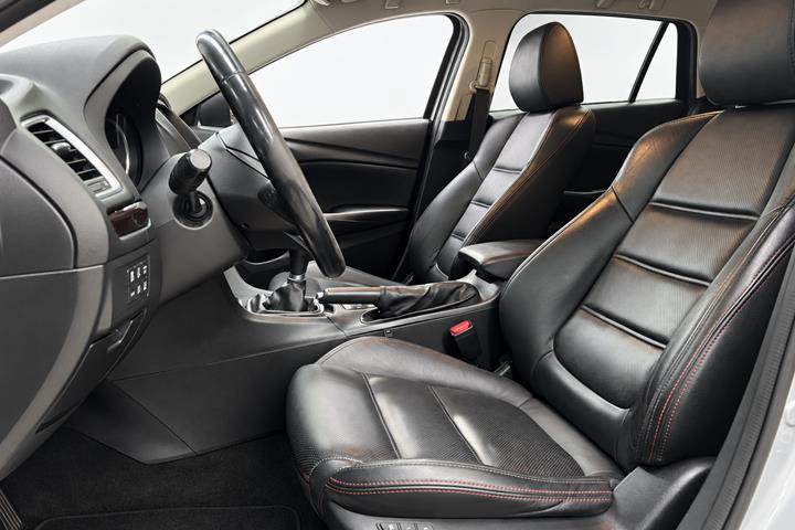 Grå Mazda 6 fra 2013