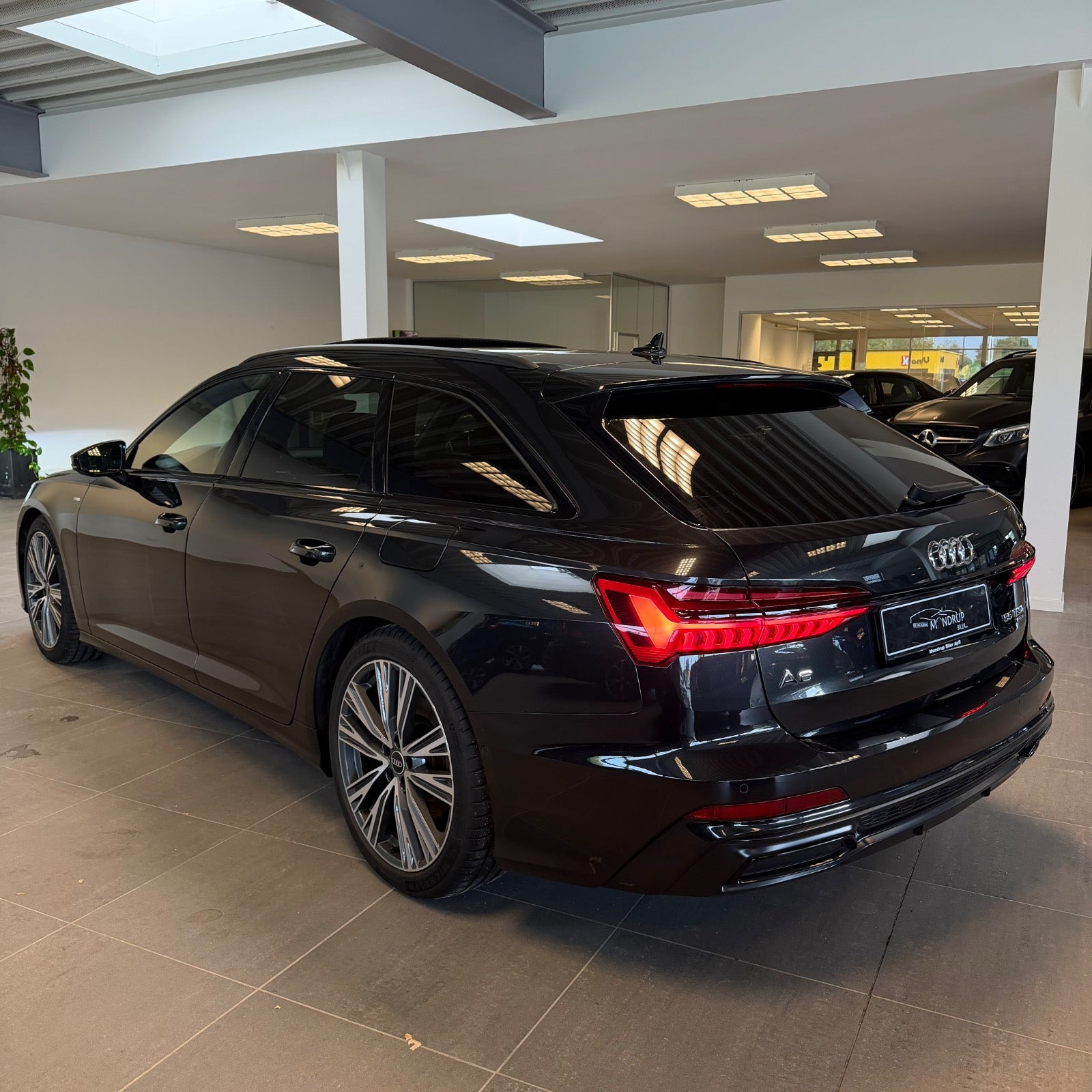 Grå Audi A6 fra 2020