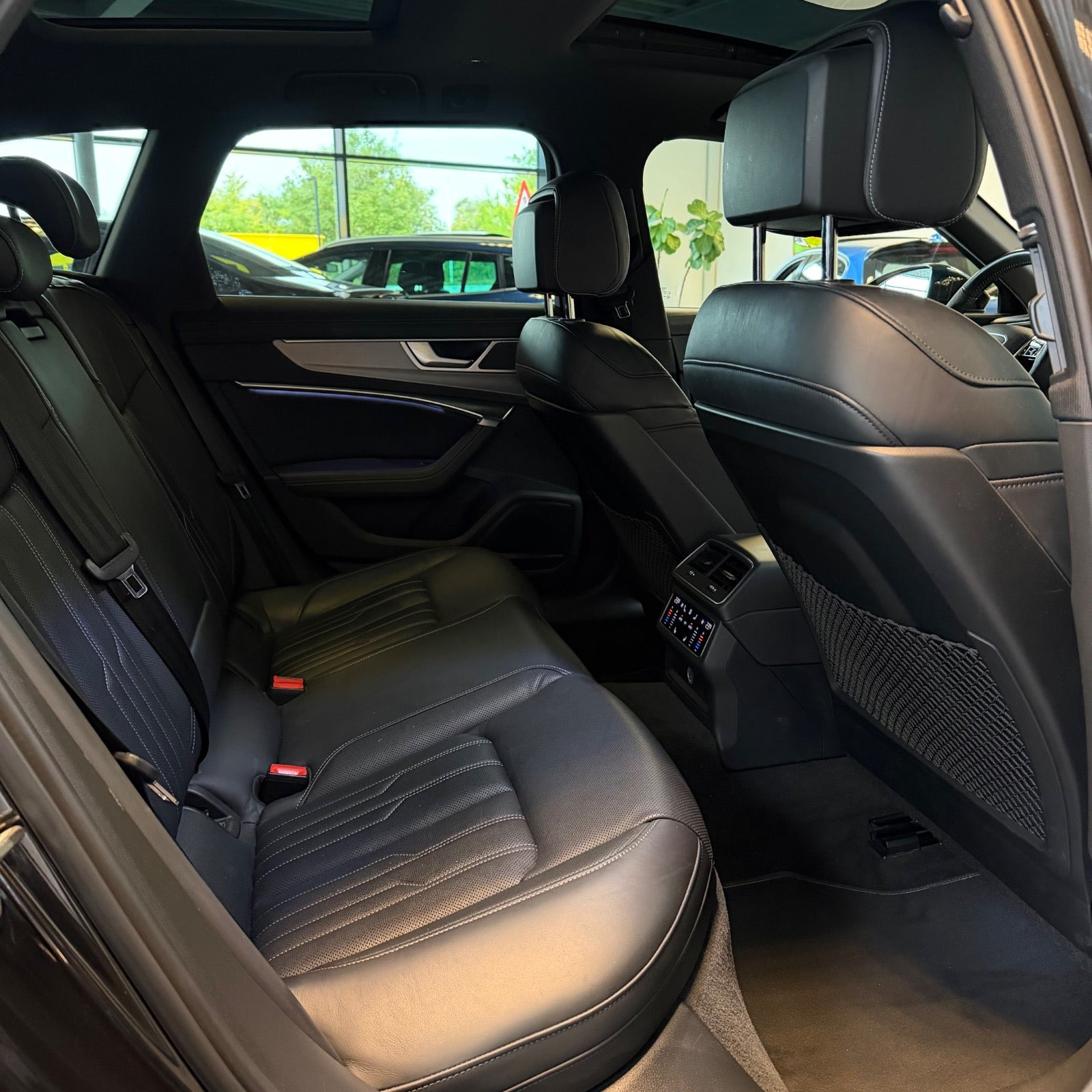 Grå Audi A6 fra 2020