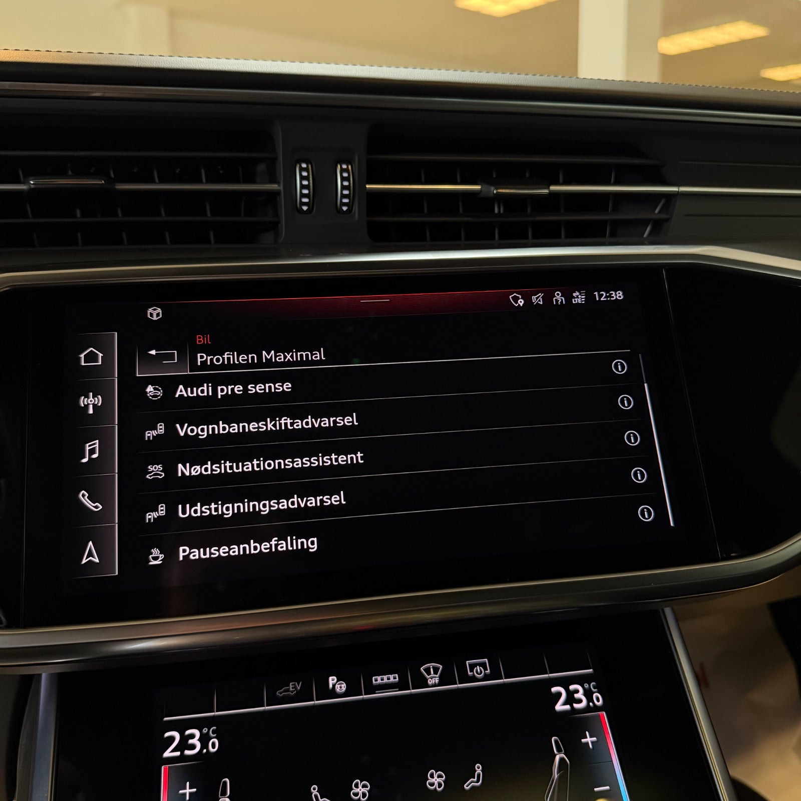 Grå Audi A6 fra 2020