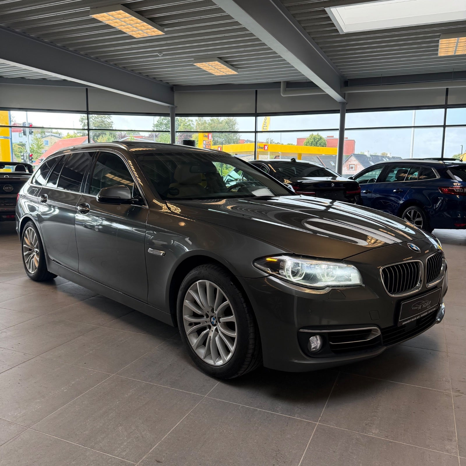 Grå BMW 535d fra 2013