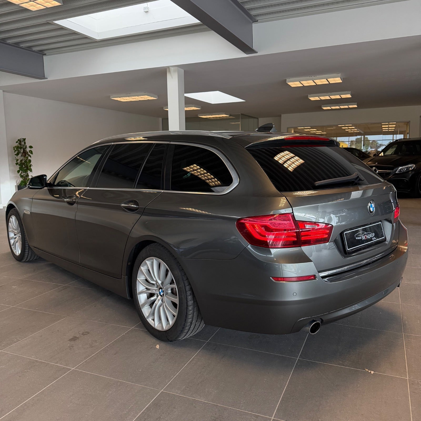 Grå BMW 535d fra 2013