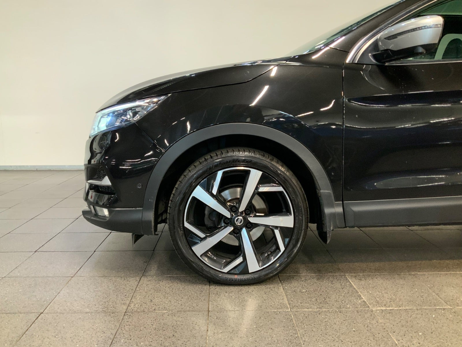 Sort Nissan Qashqai fra 2018