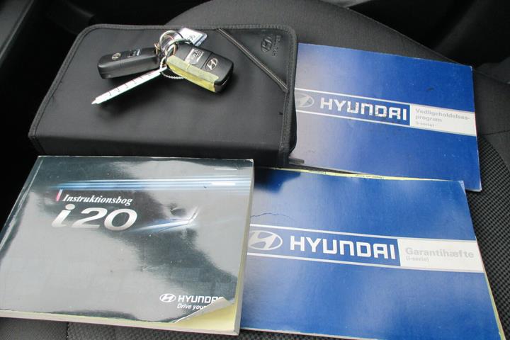 Rød Hyundai i20 fra 2011