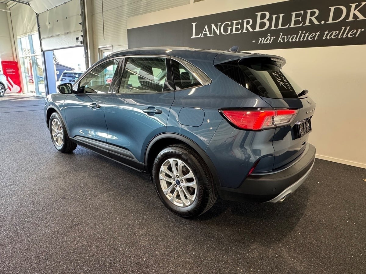Blå Ford Kuga fra 2021