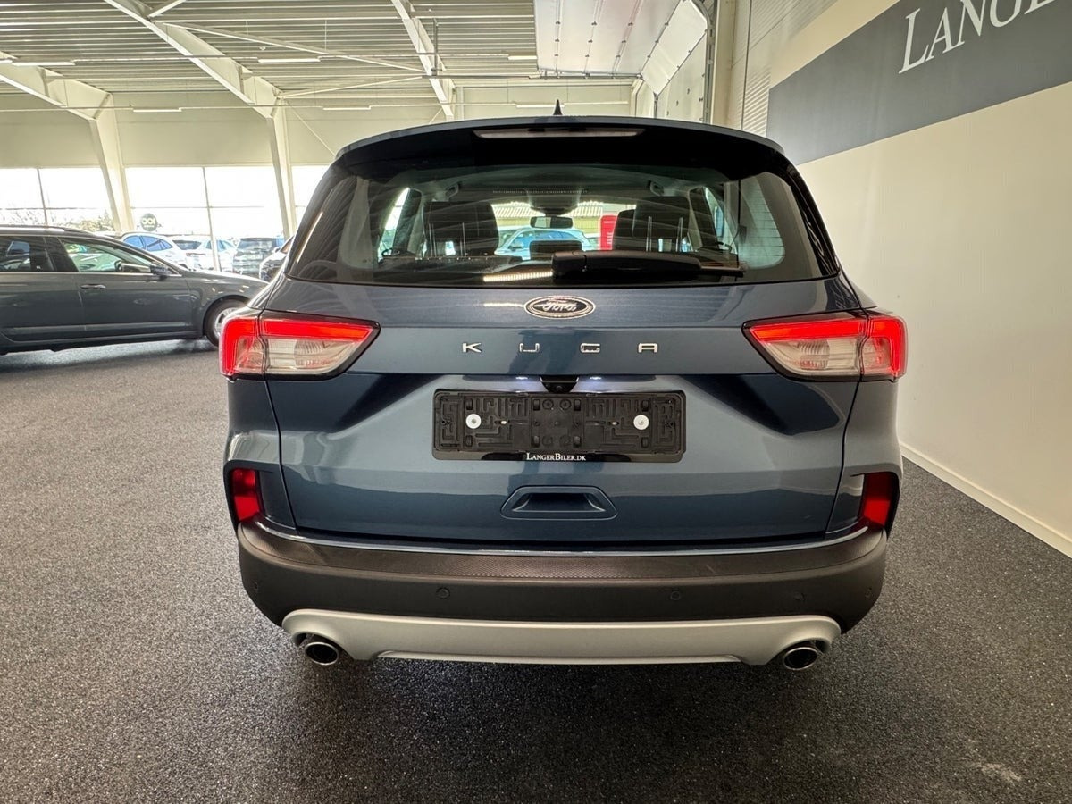Blå Ford Kuga fra 2021