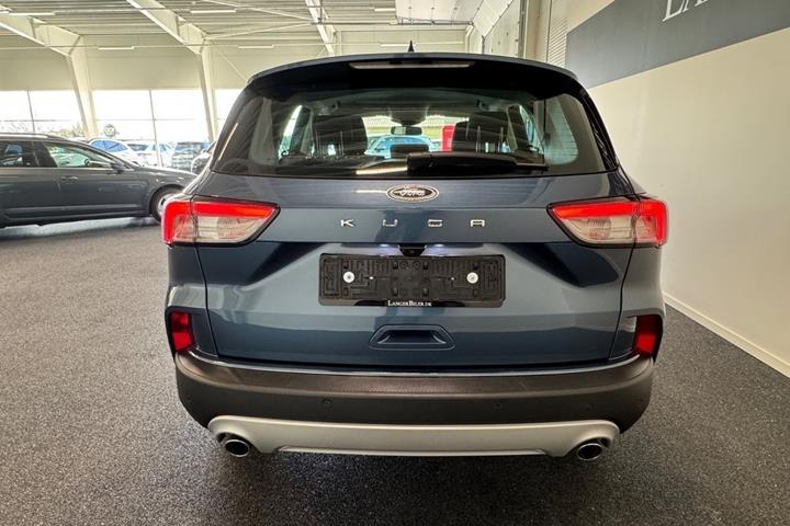 Blå Ford Kuga fra 2021
