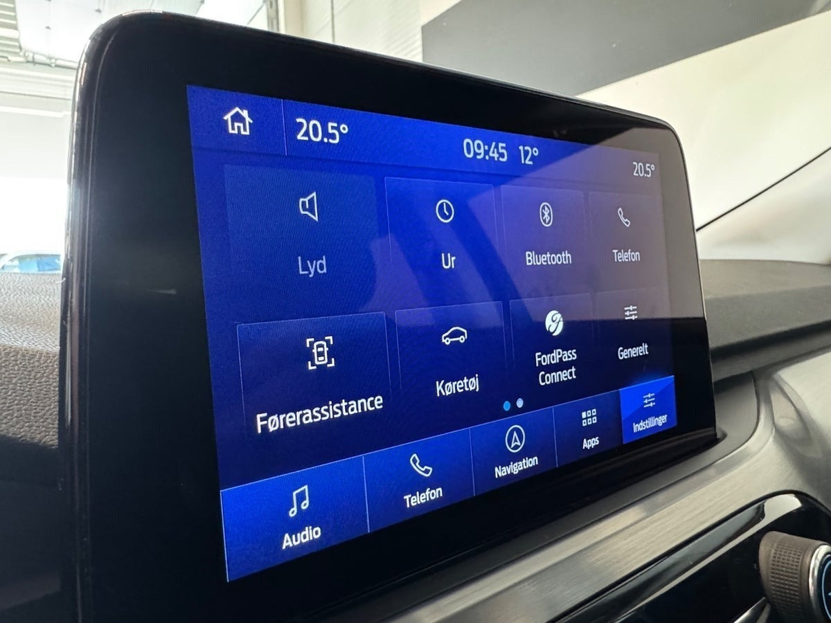 Blå Ford Kuga fra 2021