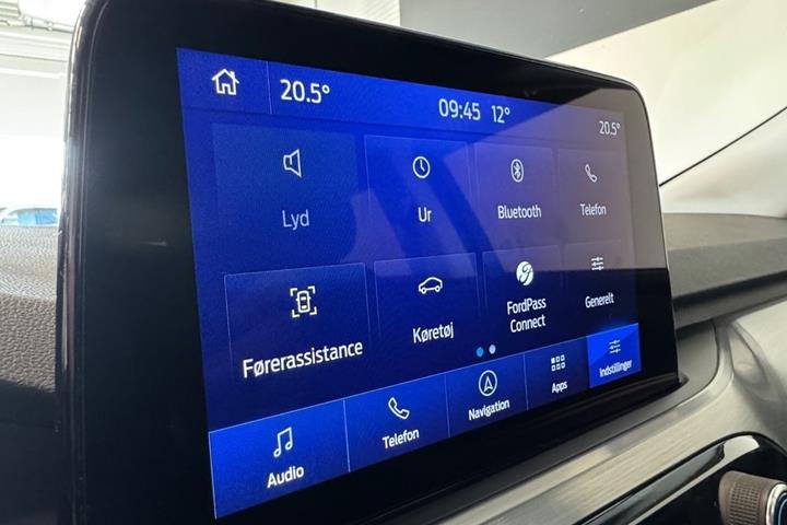 Blå Ford Kuga fra 2021
