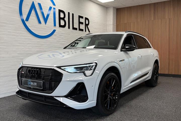 Hvid Audi e-tron fra 2023