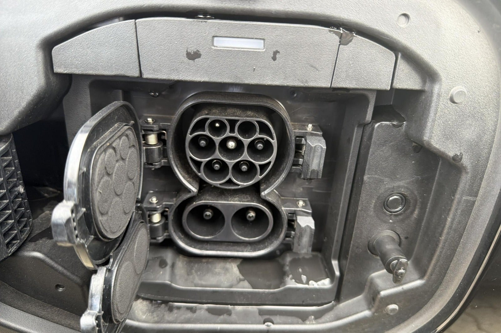 Sort Toyota BZ4X fra 2024