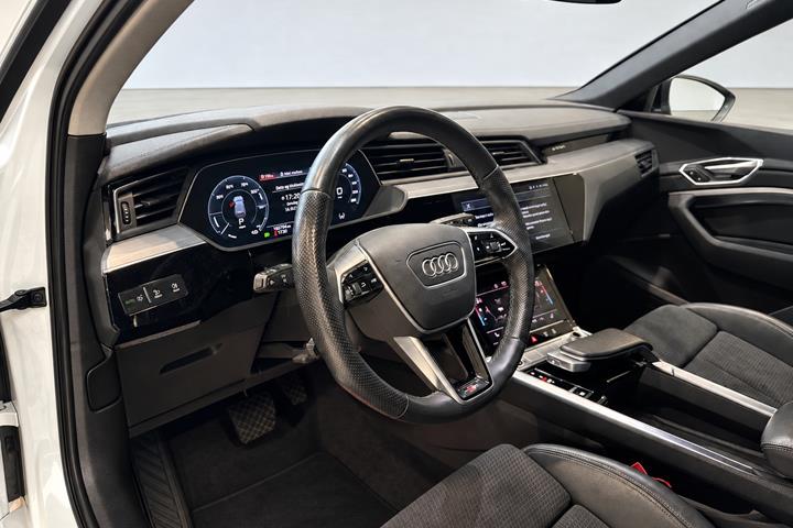Sort Audi e-tron fra 2023