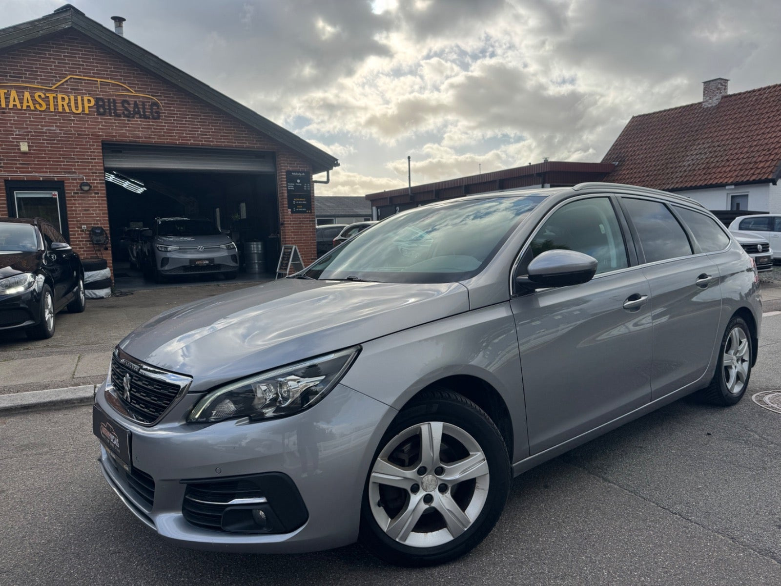 Peugeot 308 1,5 BlueHDi 130 Allure+ SW