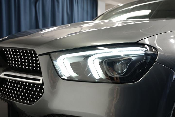 Grå Mercedes GLE350 de fra 2022