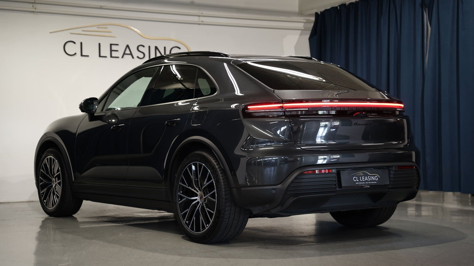 Grå Porsche Macan 4 fra 2024