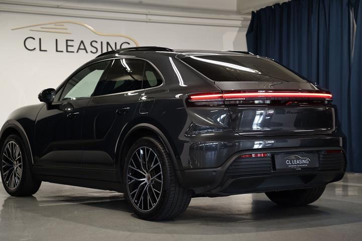 Grå Porsche Macan 4 fra 2024