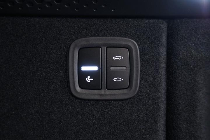 Grå Porsche Macan 4 fra 2024