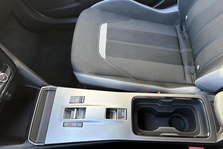 Blå Opel Mokka-e fra 2025